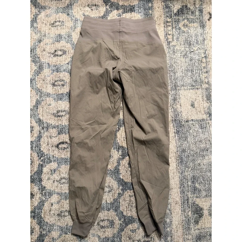 Lululemon Dance Studio Mid-Rise Jogger Full Length Size‎ 4 NWOT Never Worn
